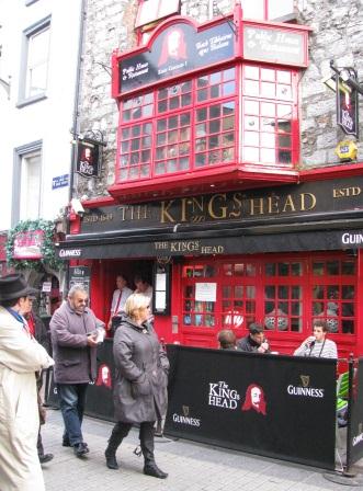 Un pub dans les rues de Pemberton Un pub dans les rues de Pemberton